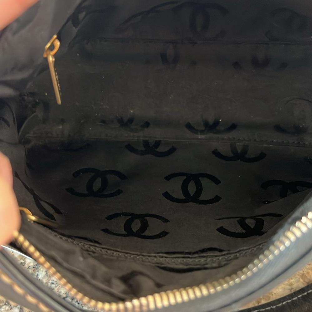 CHANEL Vintage Purse - Picture 13 of 17